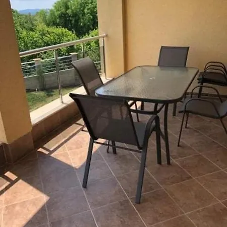 The White Flat * Bjala